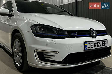 Хетчбек Volkswagen Golf 2016 в Чернівцях