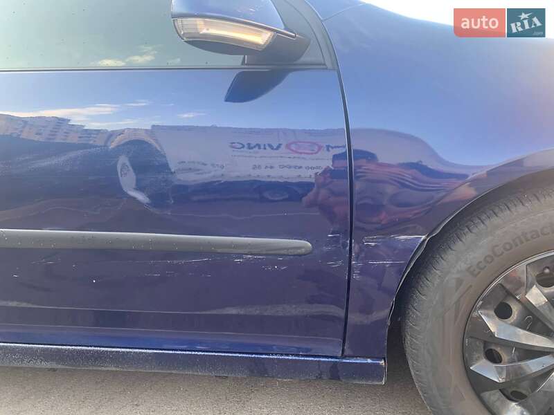 Хэтчбек Volkswagen Golf 2005 в Киеве