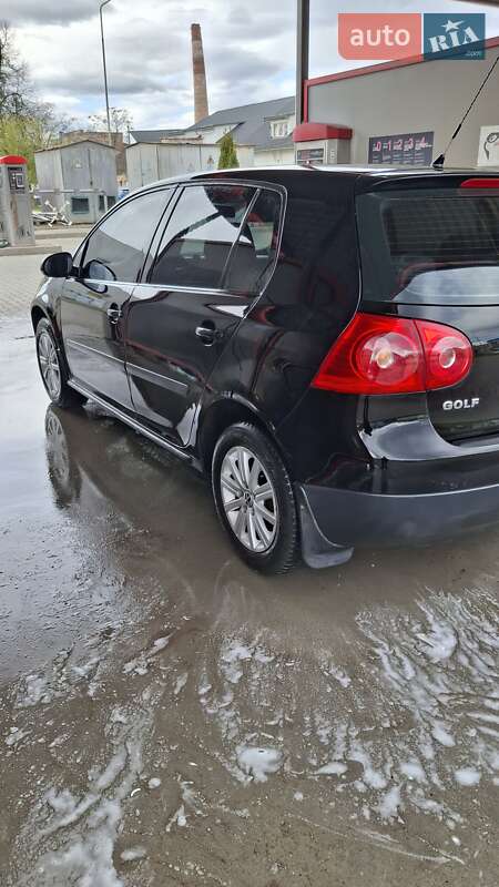Хетчбек Volkswagen Golf 2008 в Мукачевому