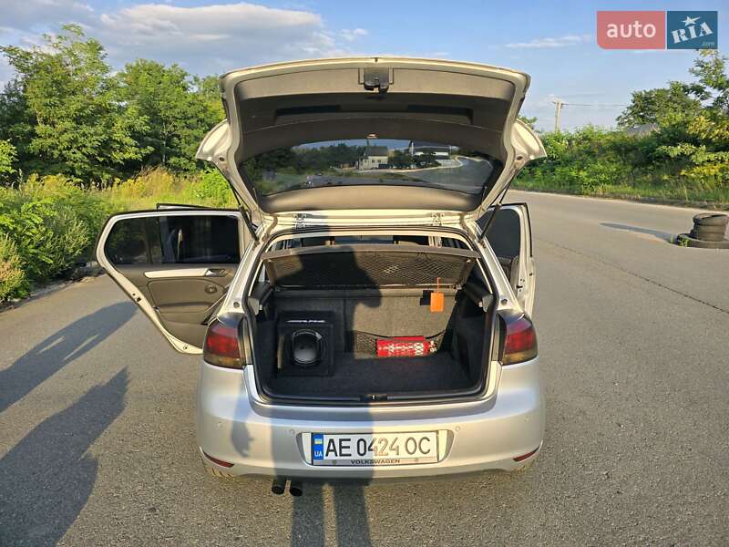 Хетчбек Volkswagen Golf 2009 в Дніпрі