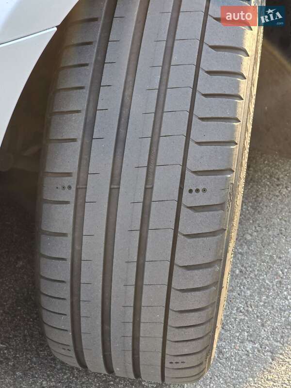 Хетчбек Volkswagen Golf 2009 в Дніпрі