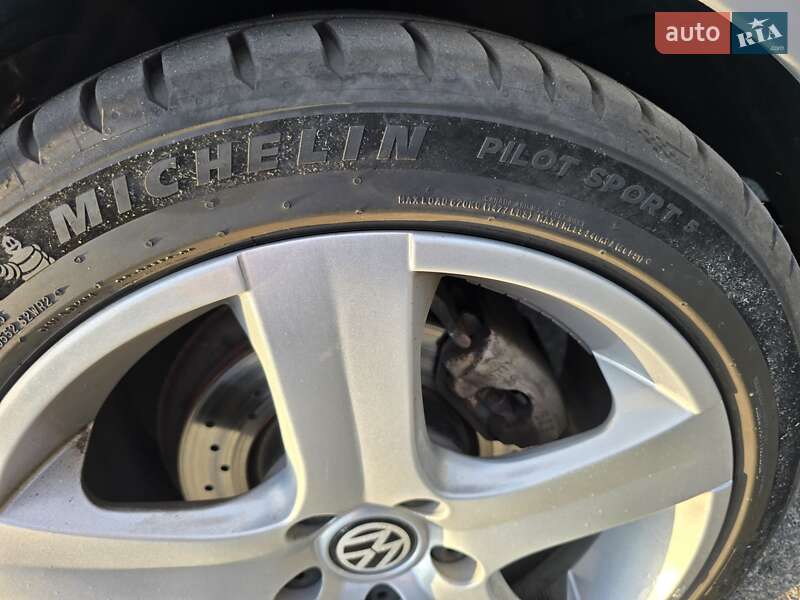 Хетчбек Volkswagen Golf 2009 в Дніпрі