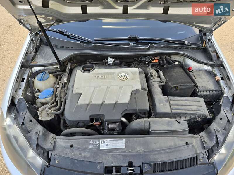 Хетчбек Volkswagen Golf 2009 в Дніпрі