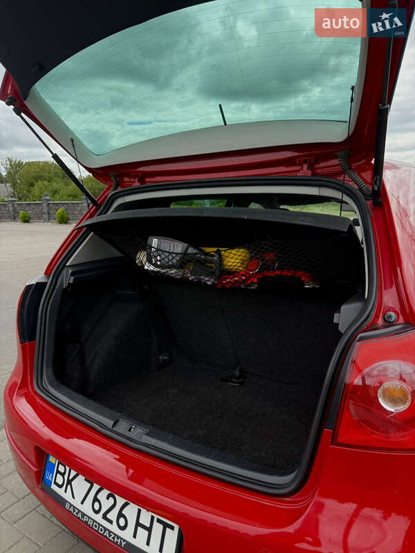 Хетчбек Volkswagen Golf 2007 в Рівному