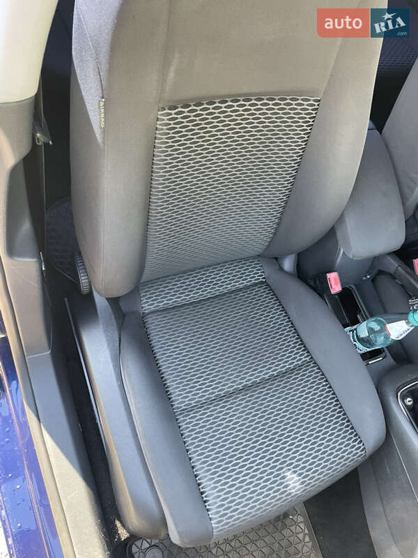 Хэтчбек Volkswagen Golf 2010 в Одессе