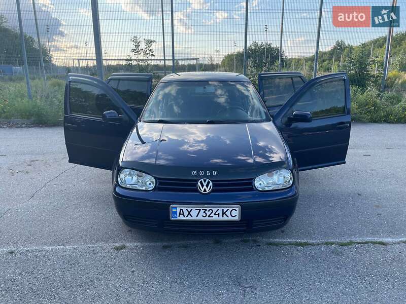 Хетчбек Volkswagen Golf 2002 в Харкові