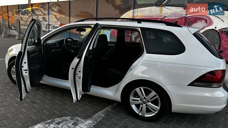 Універсал Volkswagen Golf 2012 в Ржавинцях