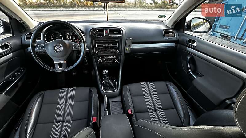 Універсал Volkswagen Golf 2012 в Ржавинцях