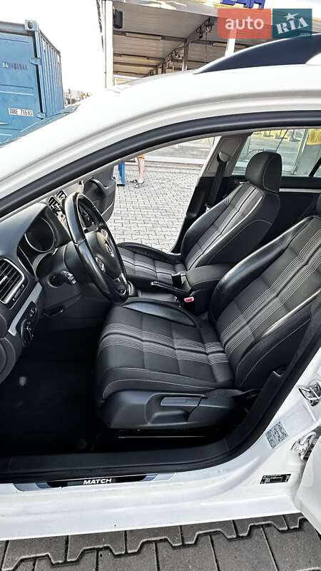 Універсал Volkswagen Golf 2012 в Ржавинцях