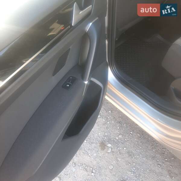 Хетчбек Volkswagen Golf 2015 в Львові