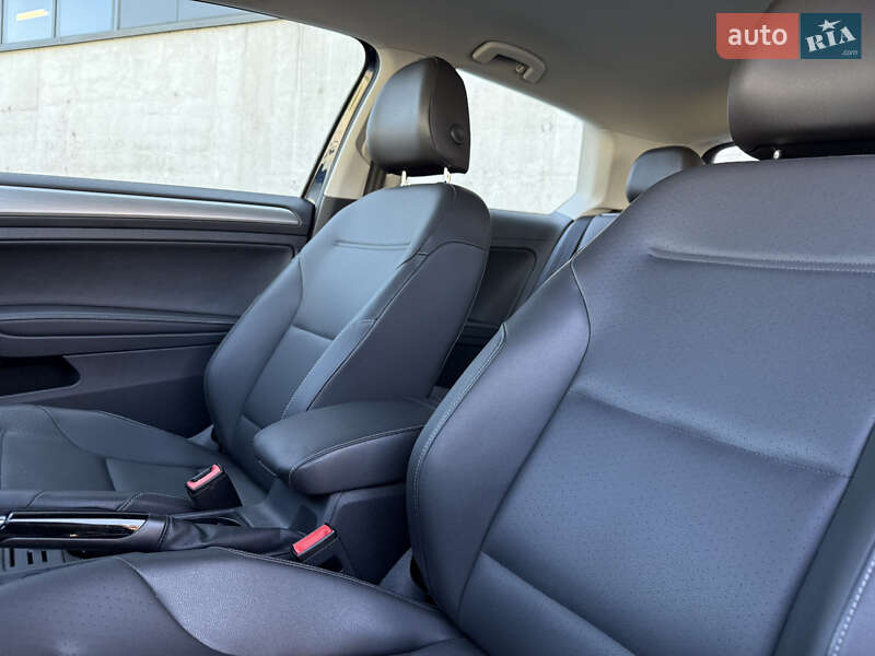 Хэтчбек Volkswagen Golf 2014 в Киеве