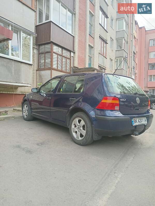 Хетчбек Volkswagen Golf 2002 в Рівному
