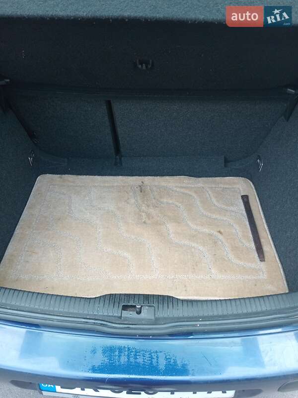 Хетчбек Volkswagen Golf 2002 в Рівному