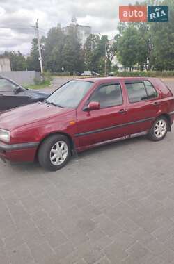 Хэтчбек Volkswagen Golf 1996 в Новояворовске