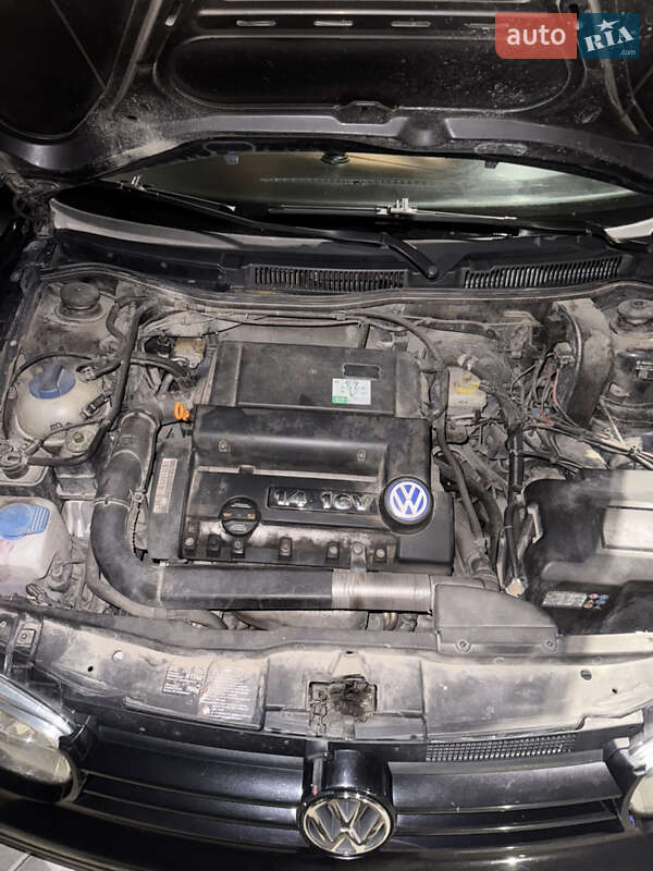 Хетчбек Volkswagen Golf 2003 в Тернополі