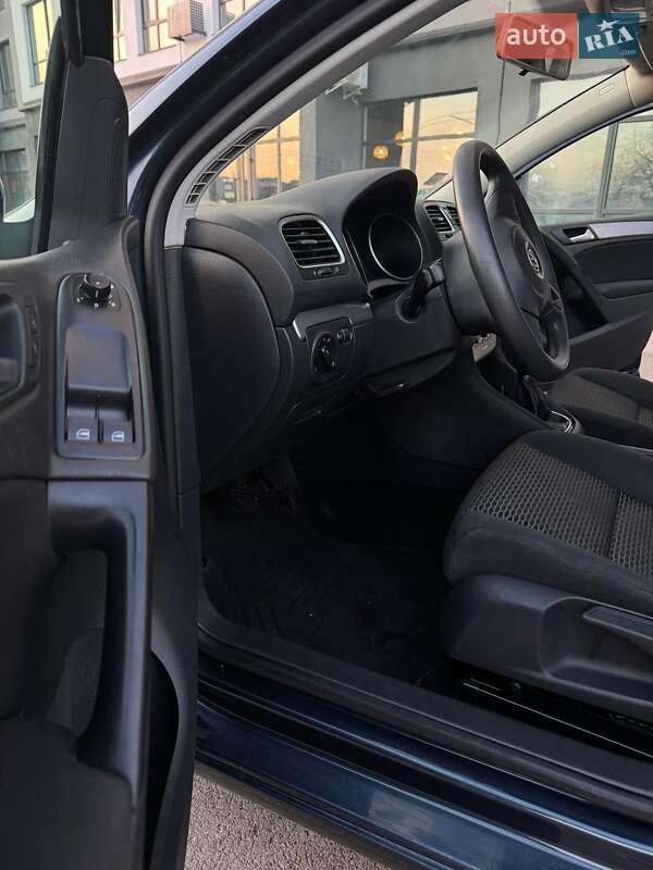 Хетчбек Volkswagen Golf 2009 в Чернігові