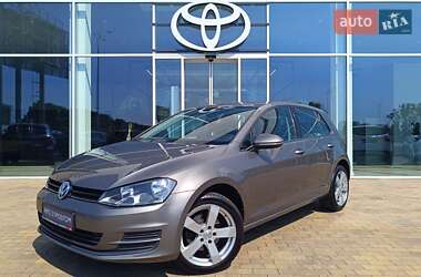Хэтчбек Volkswagen Golf 2014 в Киеве