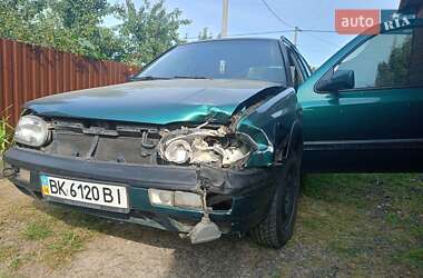 Универсал Volkswagen Golf 1996 в Вараше