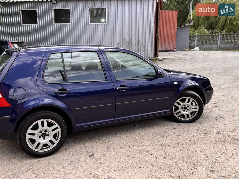 Хетчбек Volkswagen Golf 2003 в Вінниці