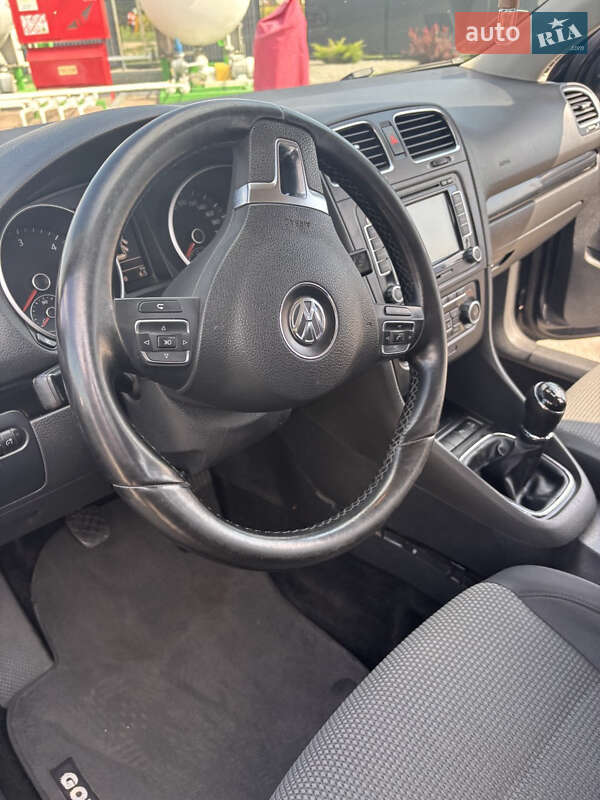 Універсал Volkswagen Golf 2010 в Полтаві