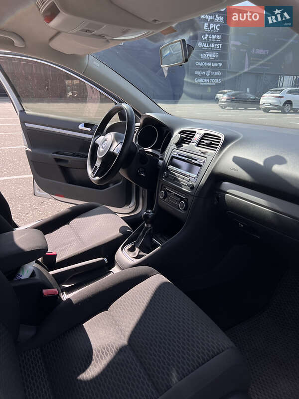 Универсал Volkswagen Golf 2011 в Киеве