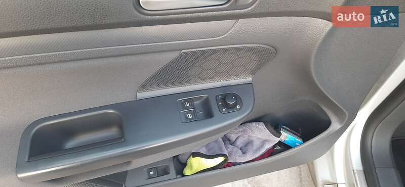 Хетчбек Volkswagen Golf 2008 в Новомосковську