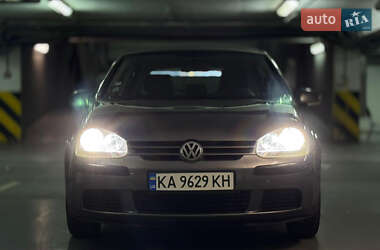 Хэтчбек Volkswagen Golf 2005 в Днепре