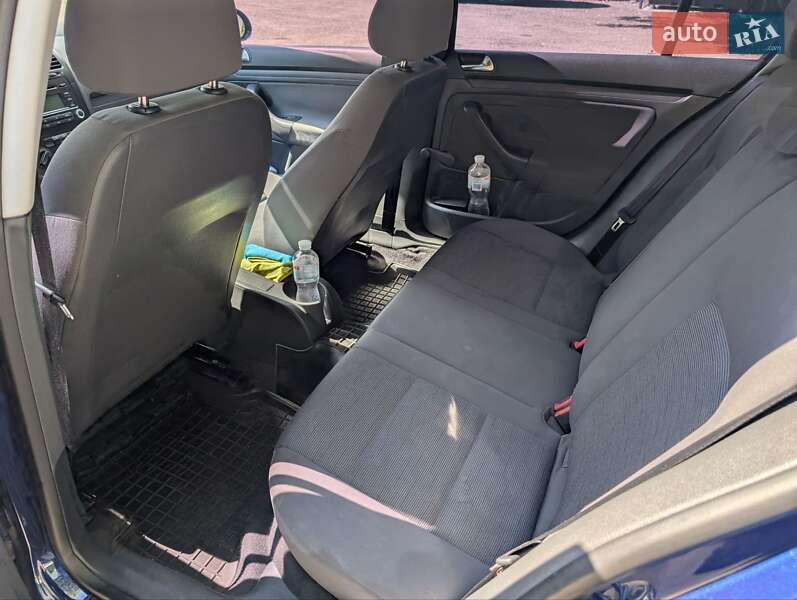 Хэтчбек Volkswagen Golf 2005 в Киеве