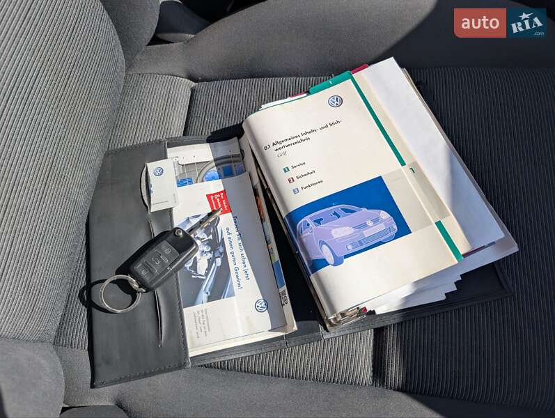 Хэтчбек Volkswagen Golf 2005 в Киеве