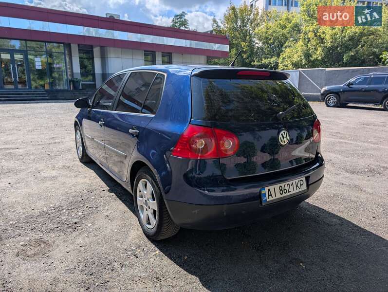 Хэтчбек Volkswagen Golf 2005 в Киеве