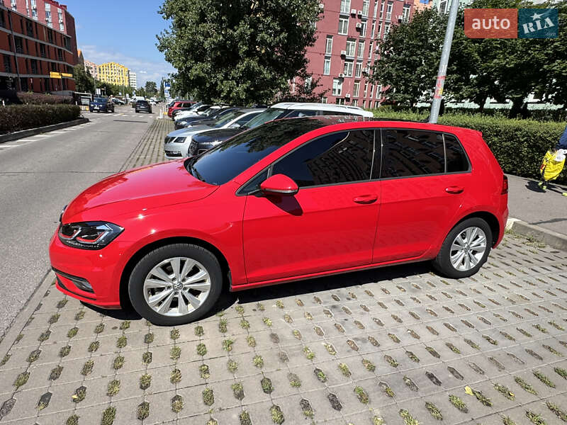 Хетчбек Volkswagen Golf 2017 в Києві
