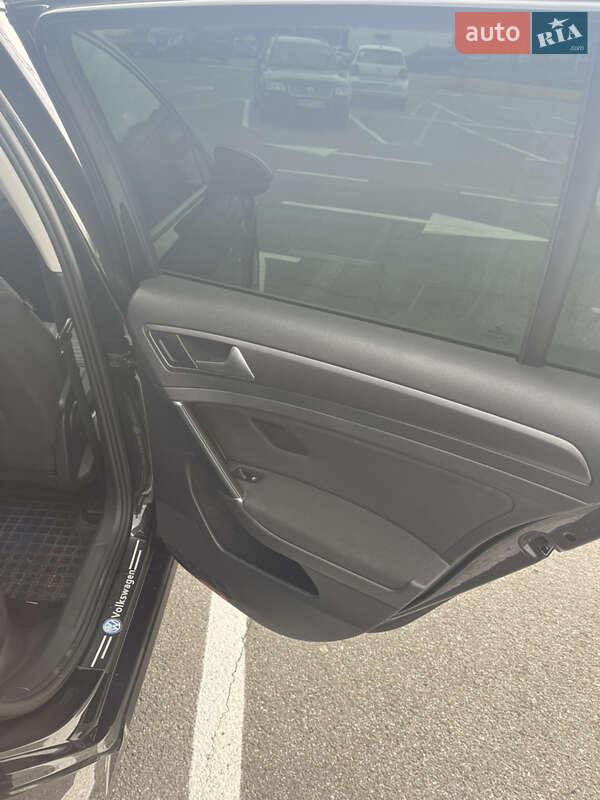 Универсал Volkswagen Golf 2016 в Ужгороде