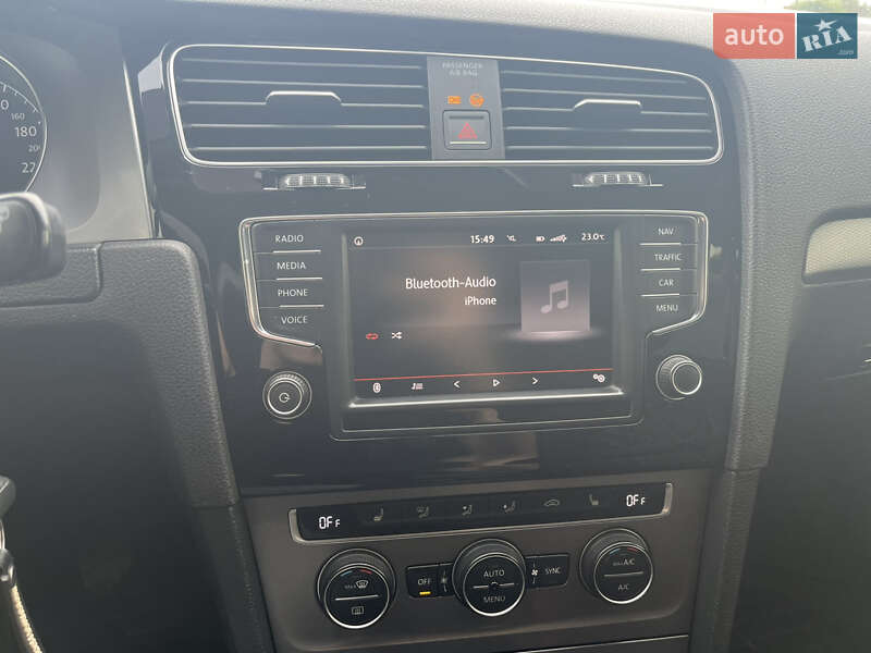 Универсал Volkswagen Golf 2016 в Ужгороде