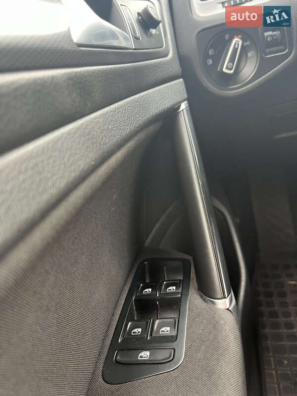 Универсал Volkswagen Golf 2016 в Ужгороде