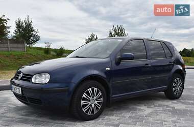Хэтчбек Volkswagen Golf 2002 в Мостиске