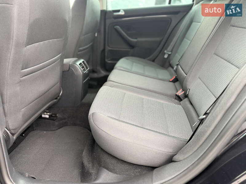 Универсал Volkswagen Golf 2012 в Ровно