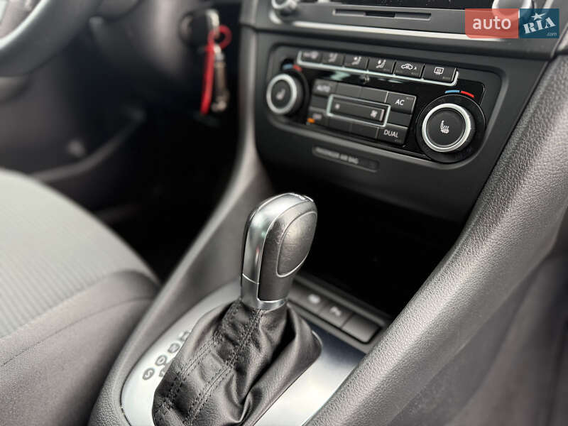 Универсал Volkswagen Golf 2012 в Ровно