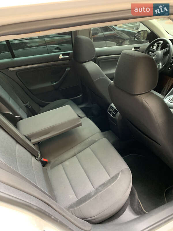 Универсал Volkswagen Golf 2012 в Ивано-Франковске