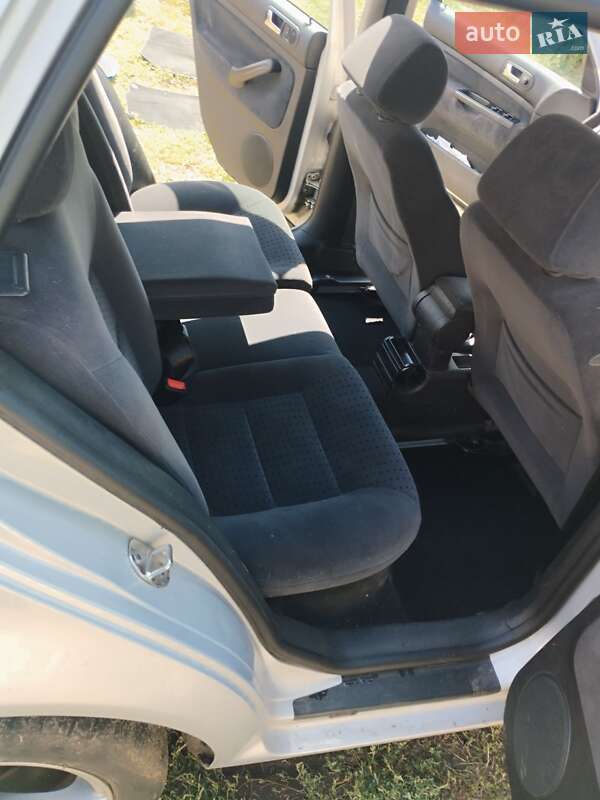 Хетчбек Volkswagen Golf 2000 в Дніпрі