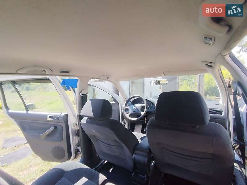 Хетчбек Volkswagen Golf 2000 в Дніпрі