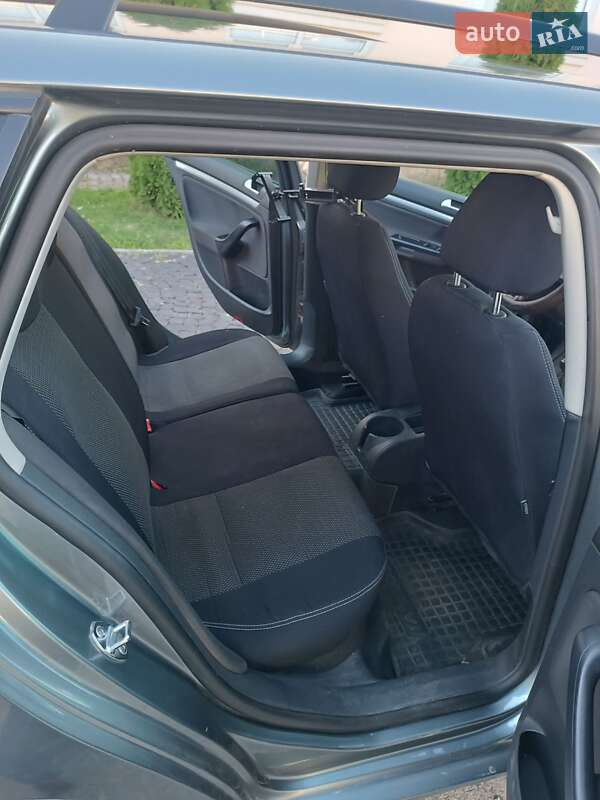 Універсал Volkswagen Golf 2011 в Золочеві