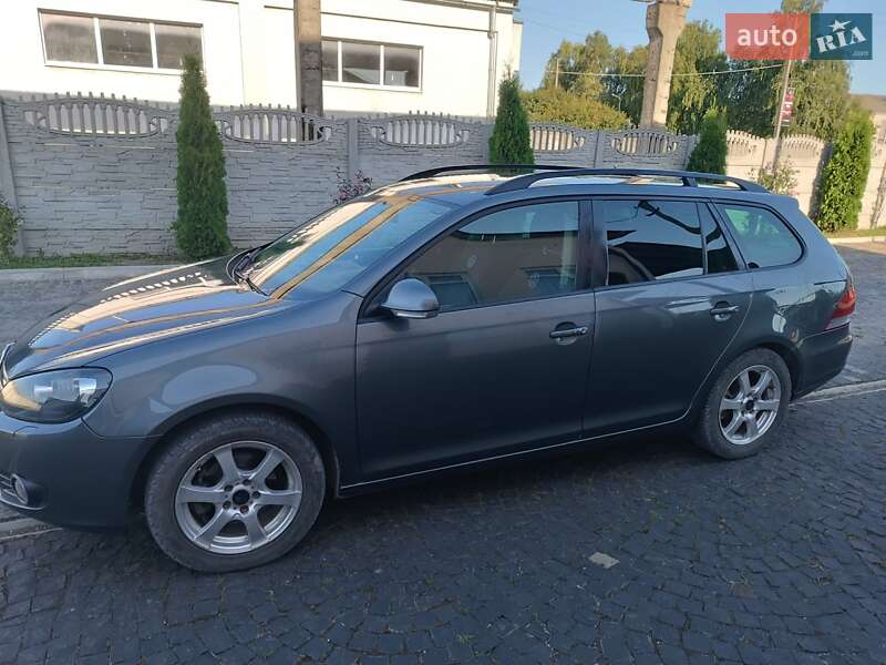 Універсал Volkswagen Golf 2011 в Золочеві