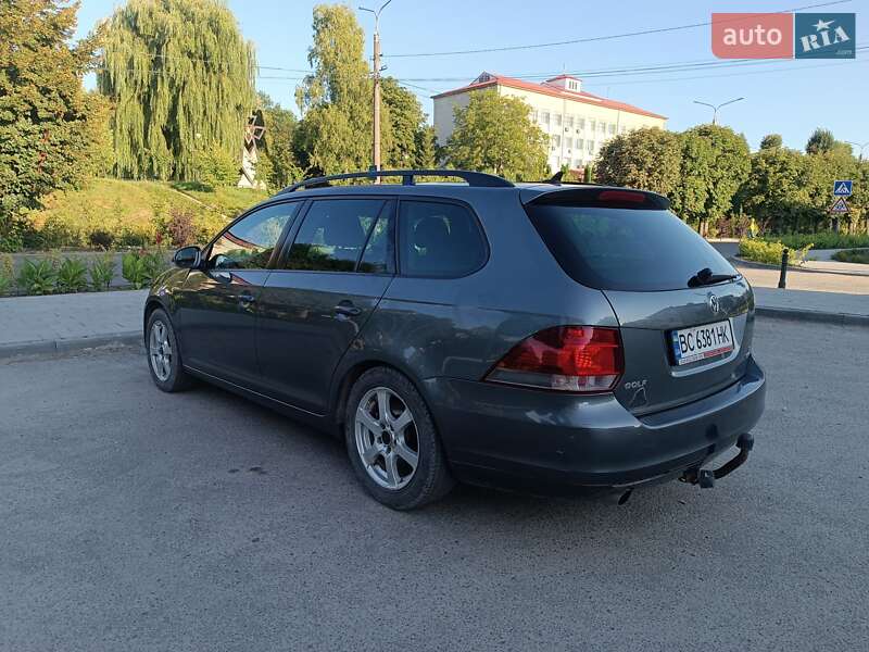 Універсал Volkswagen Golf 2011 в Золочеві