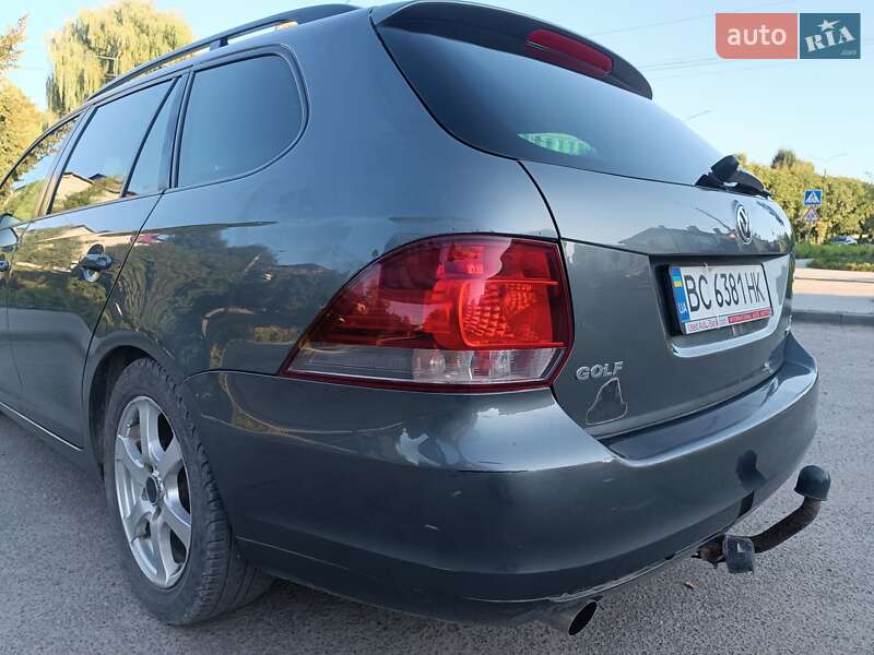 Універсал Volkswagen Golf 2011 в Золочеві