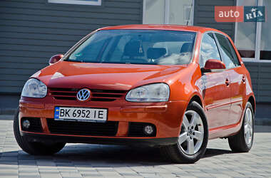 Хетчбек Volkswagen Golf 2006 в Сарнах