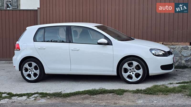 Хэтчбек Volkswagen Golf 2010 в Полтаве