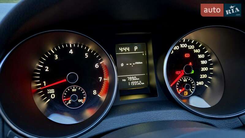 Хэтчбек Volkswagen Golf 2010 в Полтаве