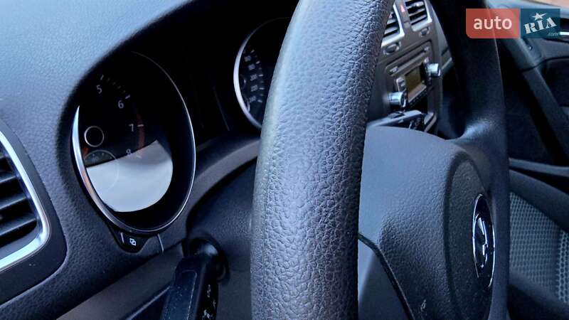 Хэтчбек Volkswagen Golf 2010 в Полтаве