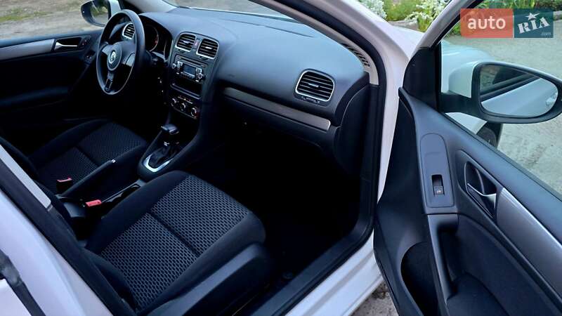 Хэтчбек Volkswagen Golf 2010 в Полтаве