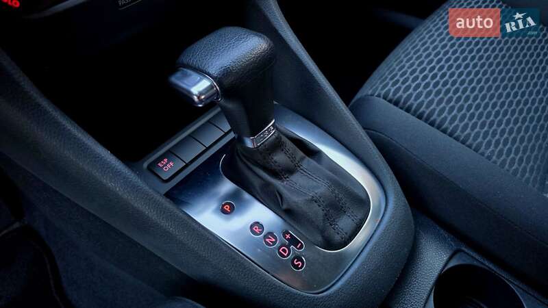 Хэтчбек Volkswagen Golf 2010 в Полтаве